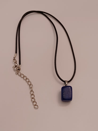 Lapis Lazuli Pendant with Paracord